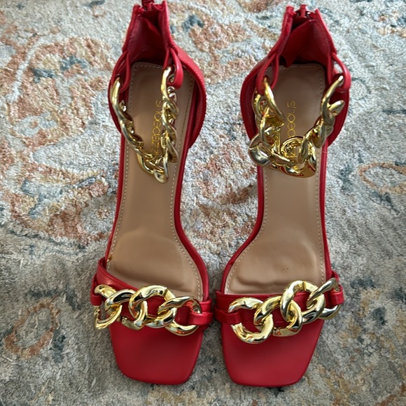 Shoe Dazzle Red High Heels Sandals Size 6,5 Golden Chunky Chains Square Toe - Picture 9 of 10